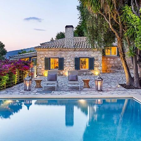 Villa Ioli- Beachfront Luxury Residence Igoumenitsa Bagian luar foto