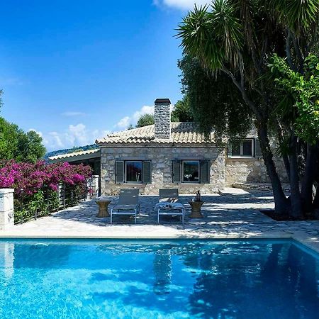Villa Ioli- Beachfront Luxury Residence Igoumenitsa Bagian luar foto