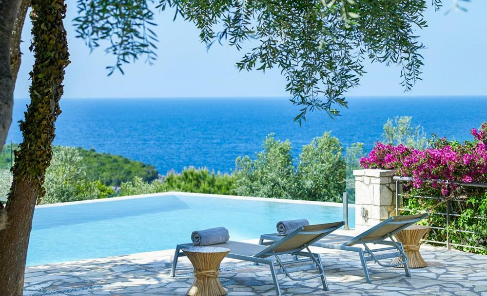 Villa Ioli- Beachfront Luxury Residence Igoumenitsa Bagian luar foto
