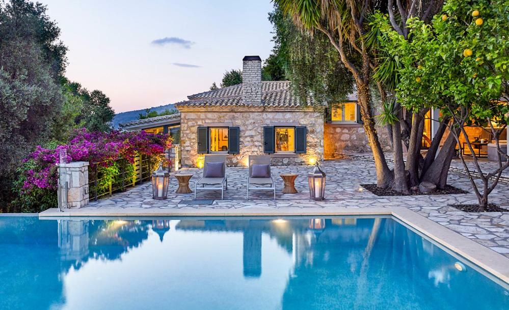 Villa Ioli- Beachfront Luxury Residence Igoumenitsa Bagian luar foto