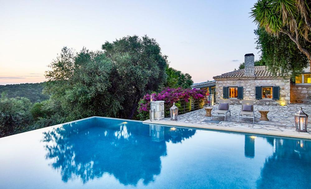 Villa Ioli- Beachfront Luxury Residence Igoumenitsa Bagian luar foto