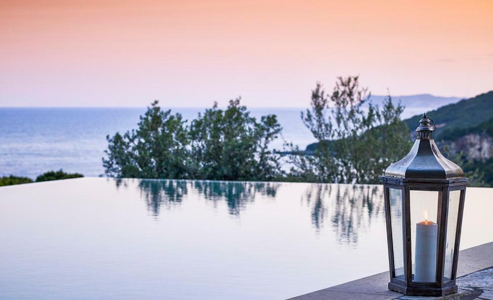 Villa Ioli- Beachfront Luxury Residence Igoumenitsa Bagian luar foto