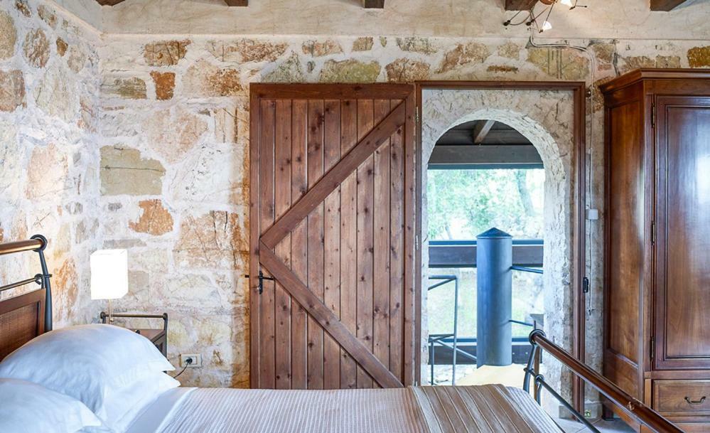 Villa Ioli- Beachfront Luxury Residence Igoumenitsa Bagian luar foto