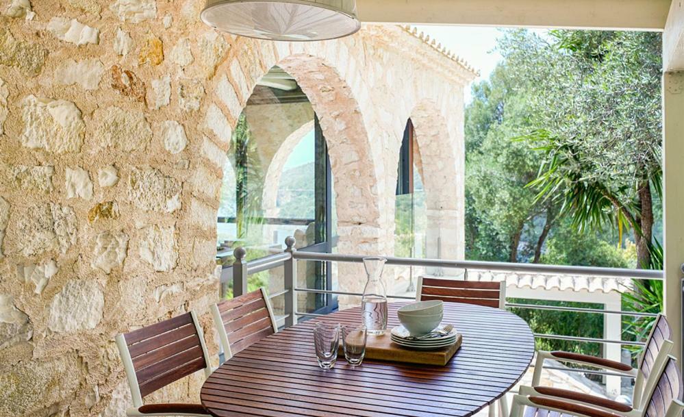 Villa Ioli- Beachfront Luxury Residence Igoumenitsa Bagian luar foto