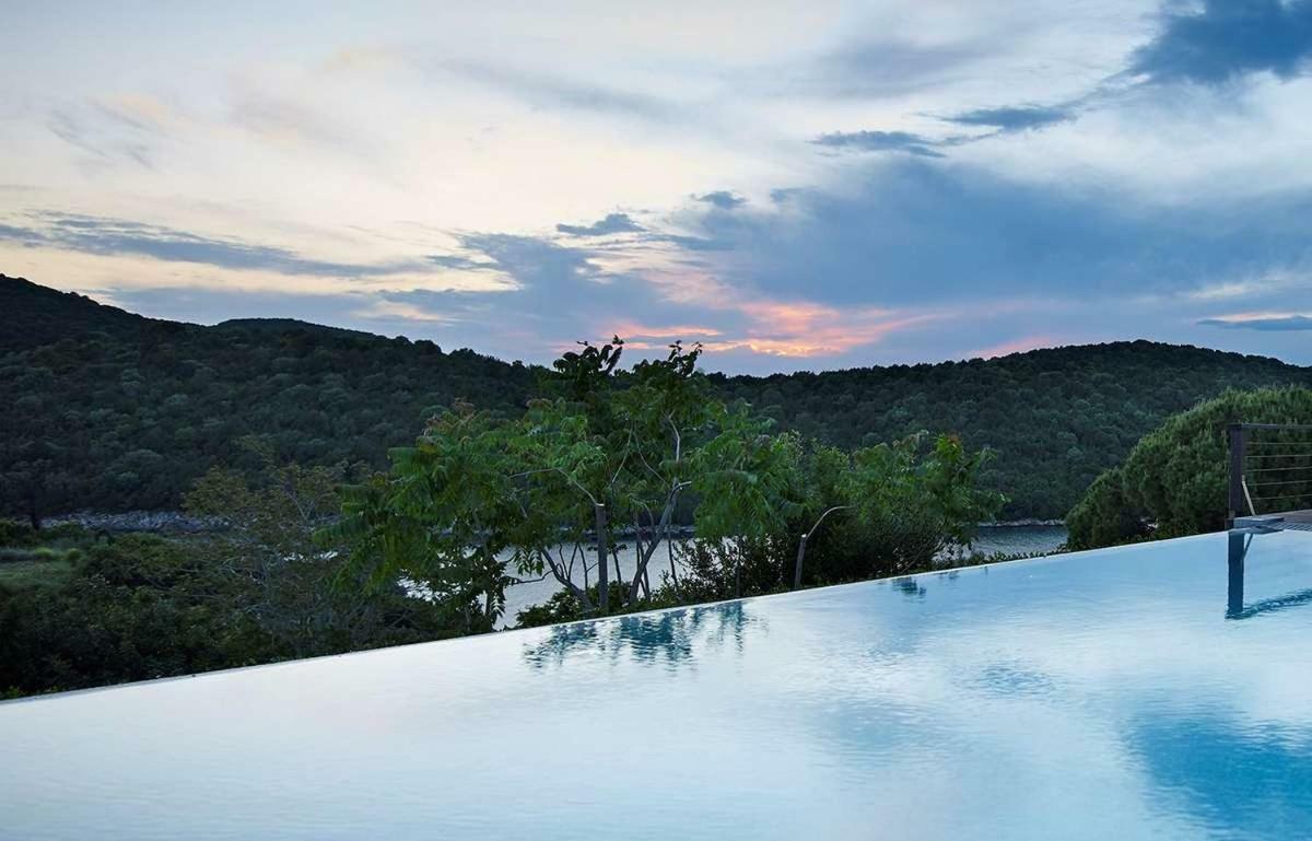 Villa Ioli- Beachfront Luxury Residence Igoumenitsa Bagian luar foto