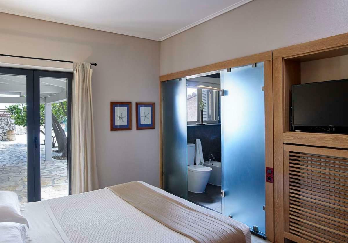 Villa Ioli- Beachfront Luxury Residence Igoumenitsa Bagian luar foto