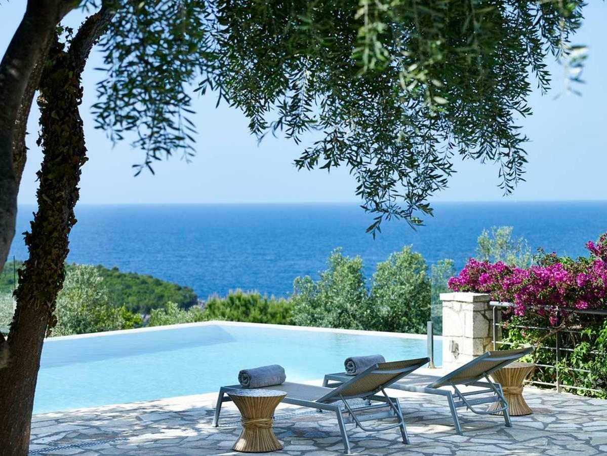 Villa Ioli- Beachfront Luxury Residence Igoumenitsa Bagian luar foto