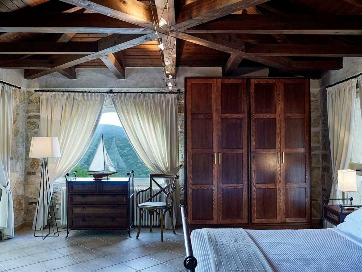 Villa Ioli- Beachfront Luxury Residence Igoumenitsa Bagian luar foto